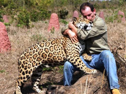 Невероятная дружба между человеком и дикими животными (23 фото)