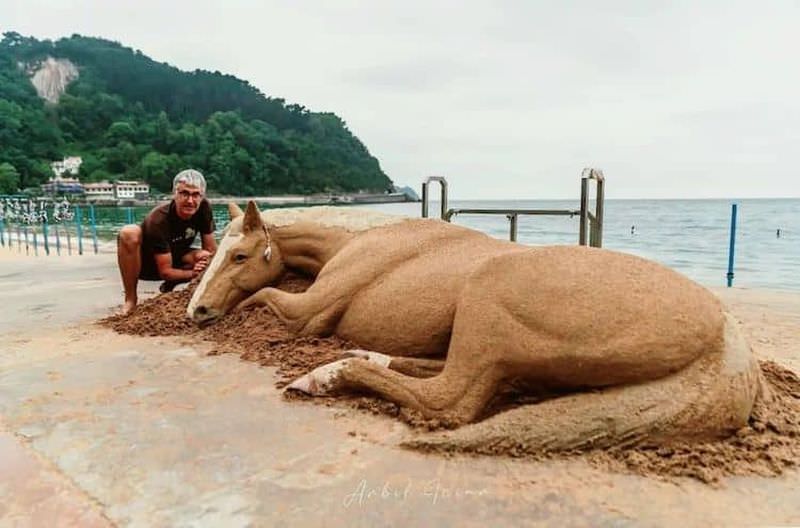 Реалистичные скульптуры животных из песка (11 фото)